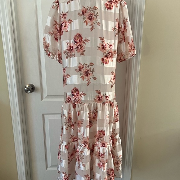 Designer Inspired Dress. New w/o Tags - Picture 2 of 4